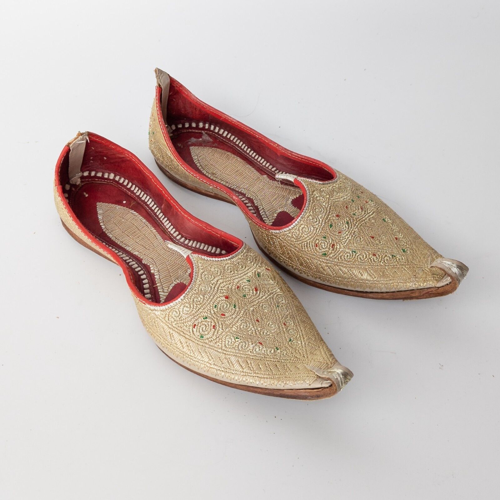 Vtg Punjabi Khussa Jutti Gold Embroidered Slippers Shoes Curved Toe Aladdin